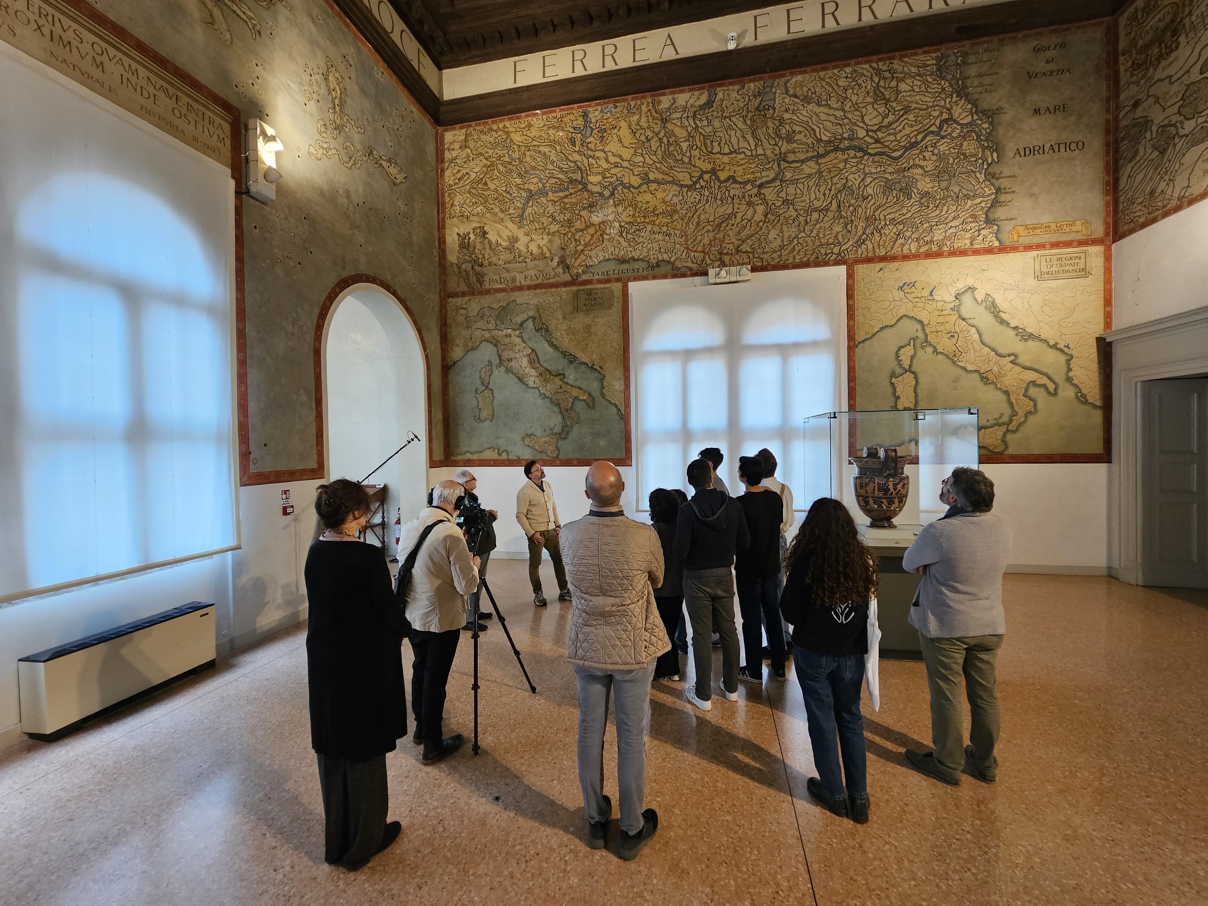 Nella sala delle mappe al Museo Archeologico di Ferrara